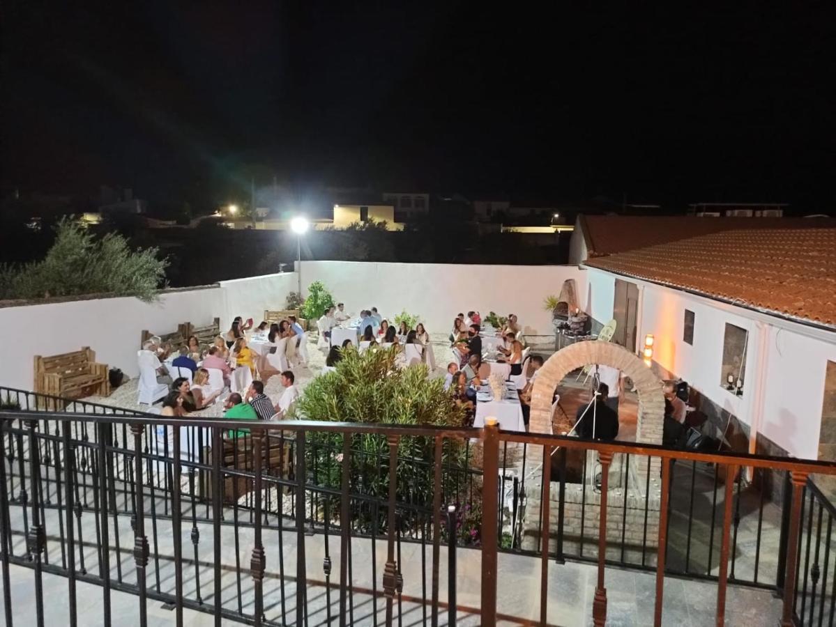 Complejo Rural Rincon Del Paraiso Valencia del Mombuey Bagian luar foto